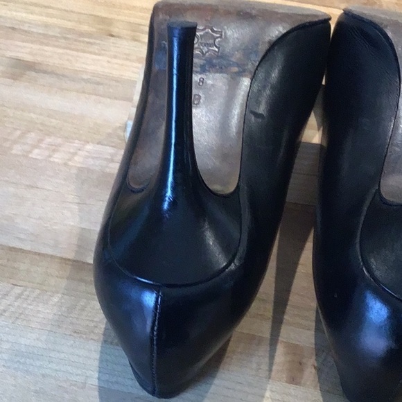 Saks Fifth Avenue Black Leather Pointed Toe Heels Size 8 B - Picture 9 of 12
